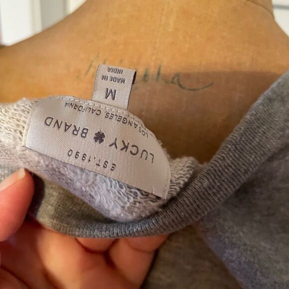 LUCKY BRAND | grey with floral embroidery cropped sweatshirt M - Picture 8 of 10